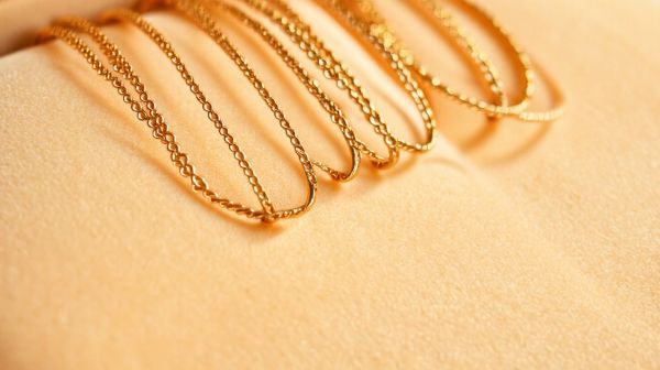 Top bracelets dorés élégants pour sublimer votre style
